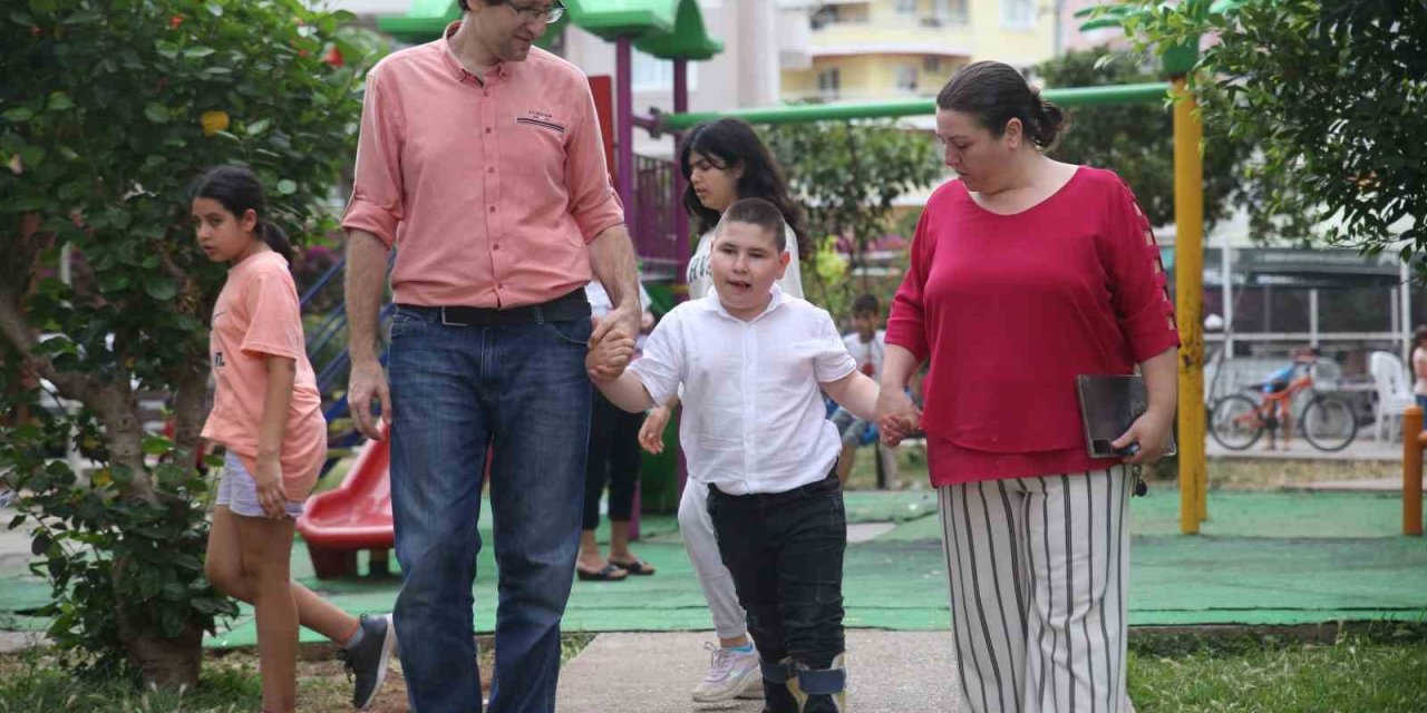 Minik Ege 9,5 Yıl Sonra İlk Adımı Atmanın Mutluluğunu Yaşıyor