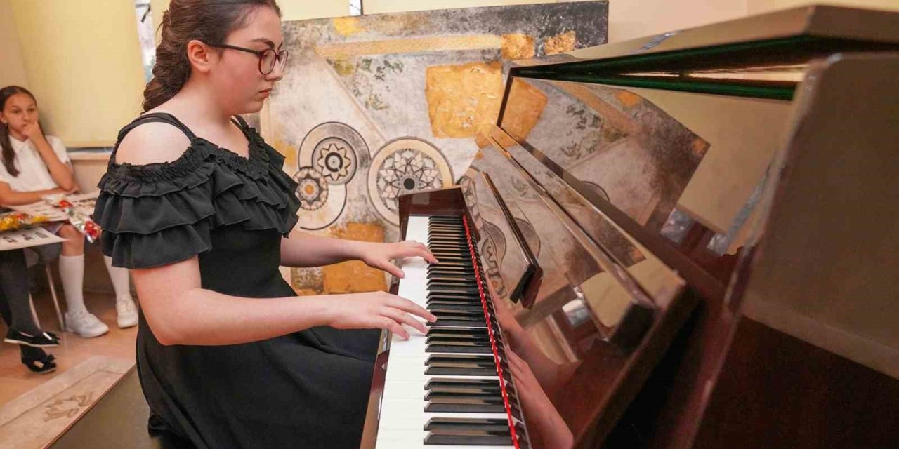 ’piyanoya İlk Adım’ Eğitimine Katılan Öğrencilerin Yıl Sonu Konseri