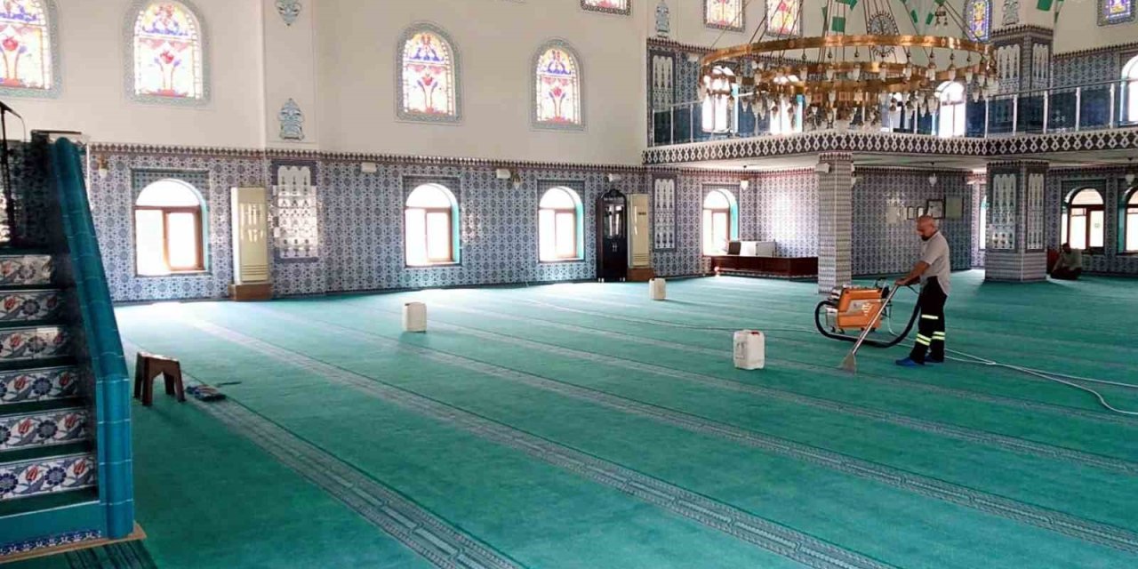 Akdeniz’de İbadethaneler Bayrama Hazırlanıyor