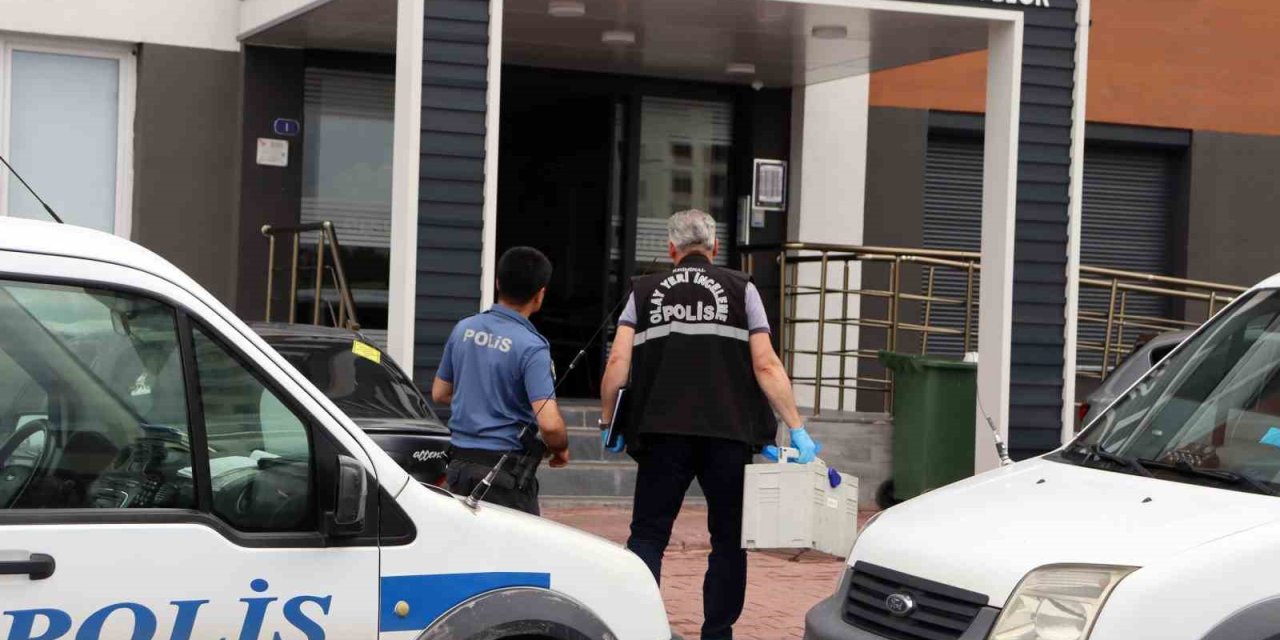 Silahını Temizleyen Avukat Kendini Vurdu