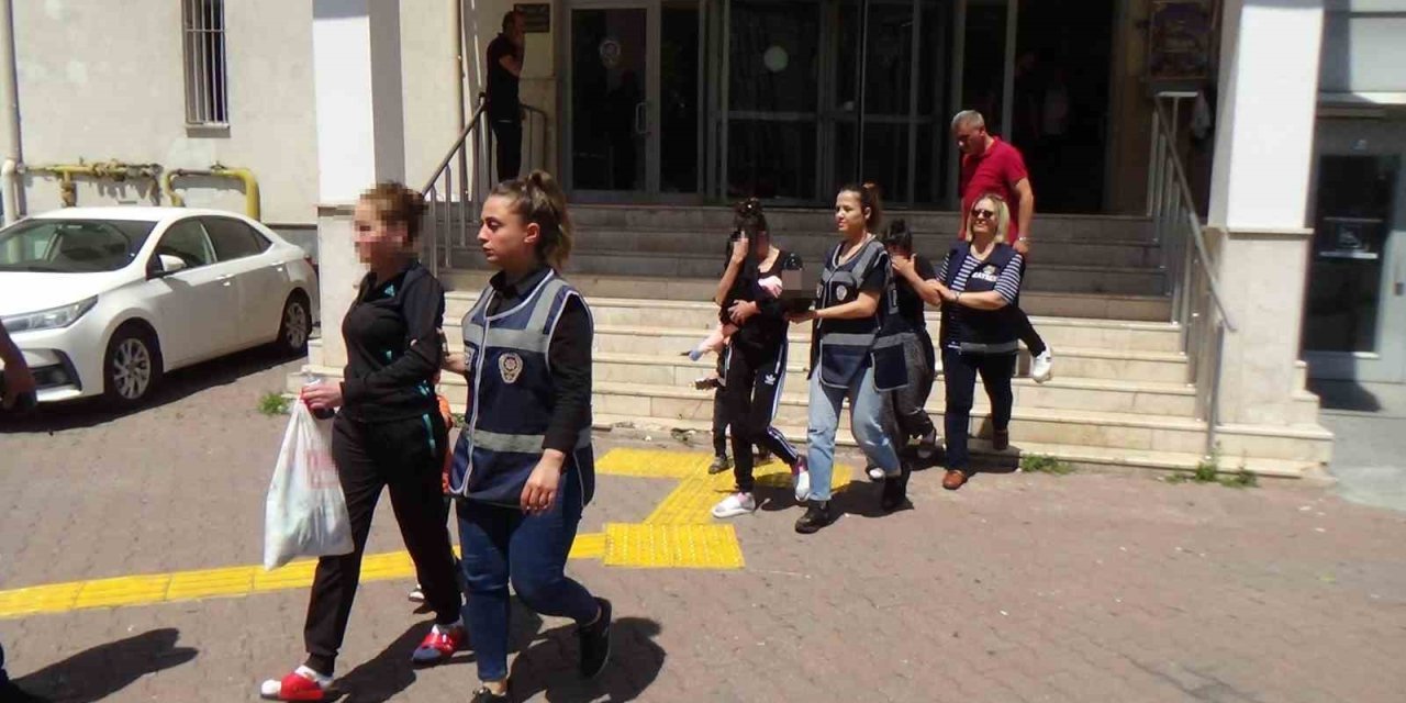 Kadın Hırsızlar Yakalandı