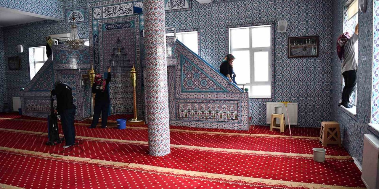 Camilerde Kurban Bayramı Temizliği