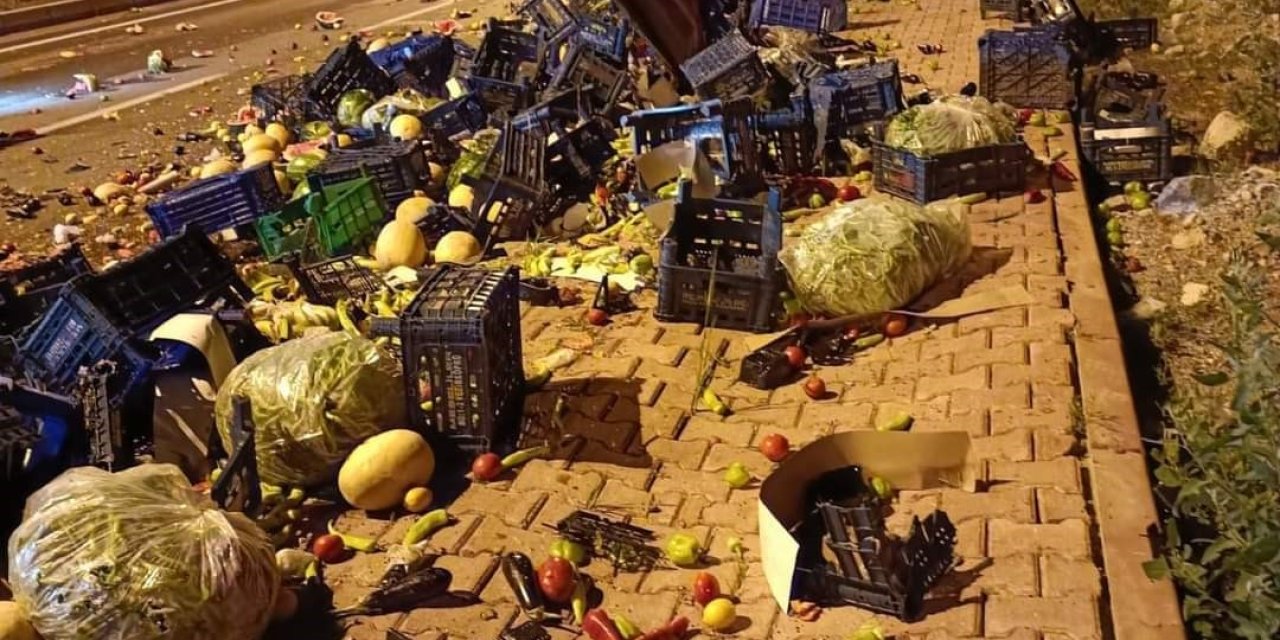 Tırlar Kaza Yaptı, Meyveler Yola Saçıldı