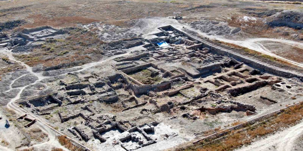 Kültepe’de Hedef 45 Asırlık Yapıyı Bulmak