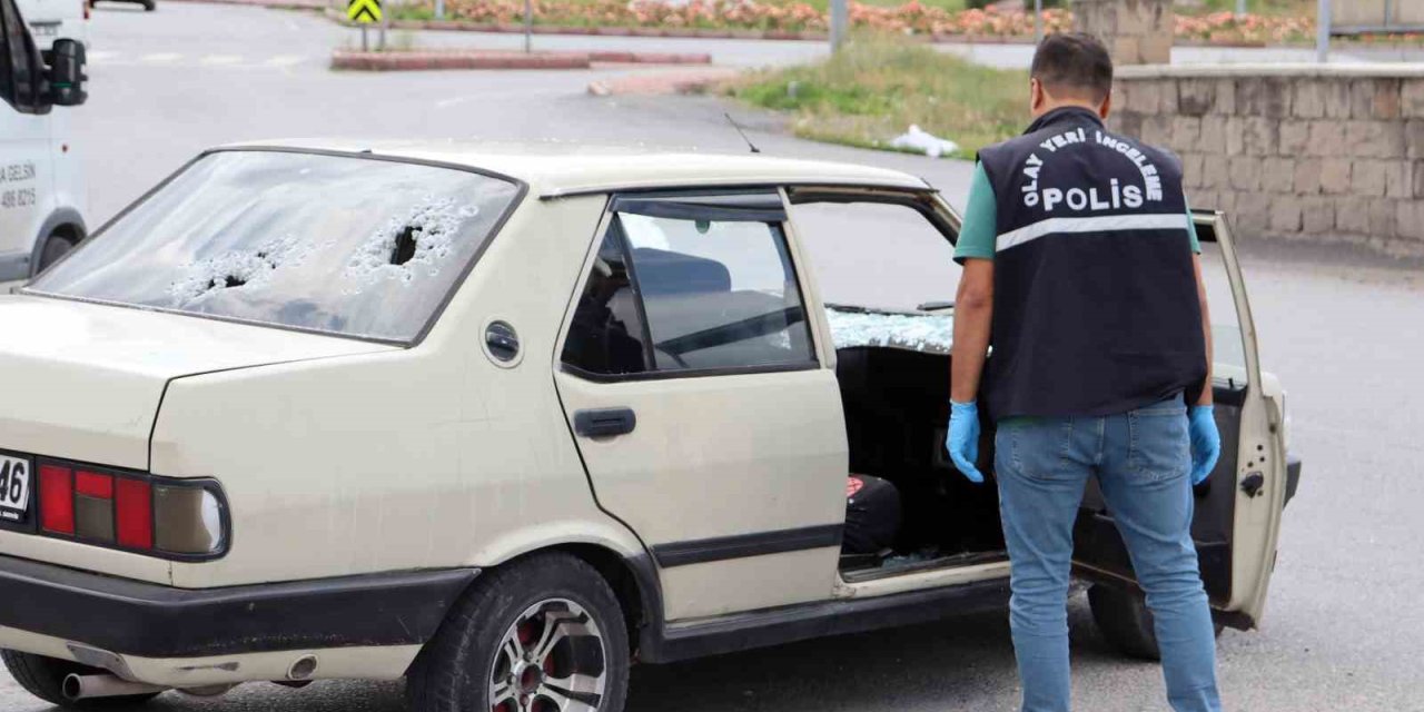 Otomobildeki Kardeşlere Kanlı Pusu: 2 Yaralı