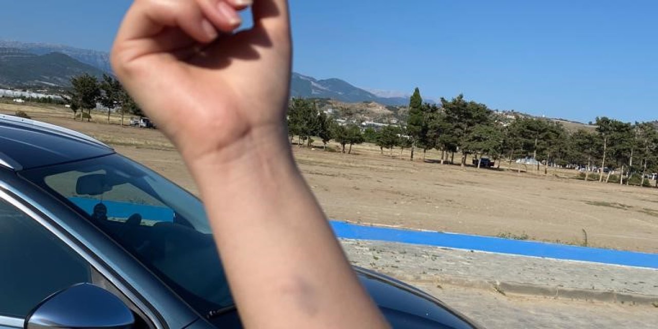 Yolda Yürüyen Genç Kızlara Dehşeti Yaşattılar