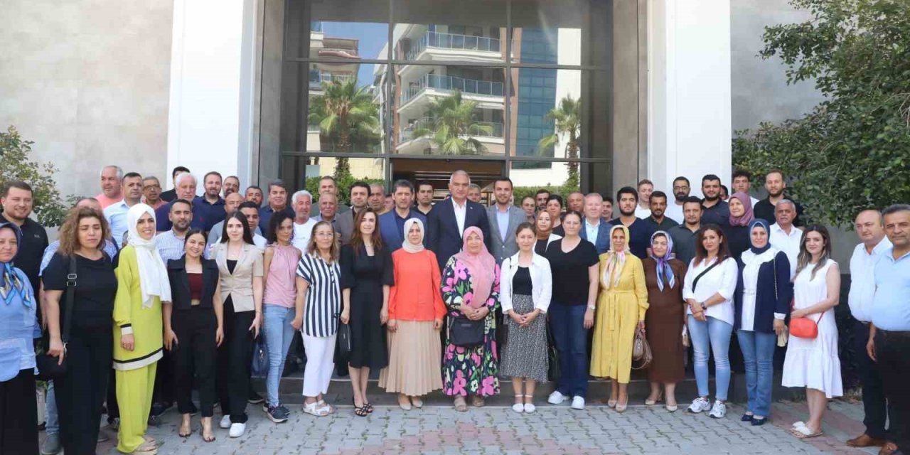 Bakan Ersoy: "antalya’ya Havadan Günlük 90 İla 100 Bin Arasında Yabancı Turist Girişi Oluyor"