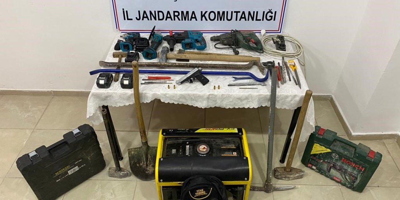 Kaçak Kazı Yapan 5 Şüpheli Suçüstü Yakalandı