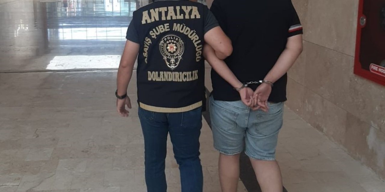 Antalya’da 288 Bin Liralık "mavi Tik" Dolandırıcılığı: 2 Gözaltı