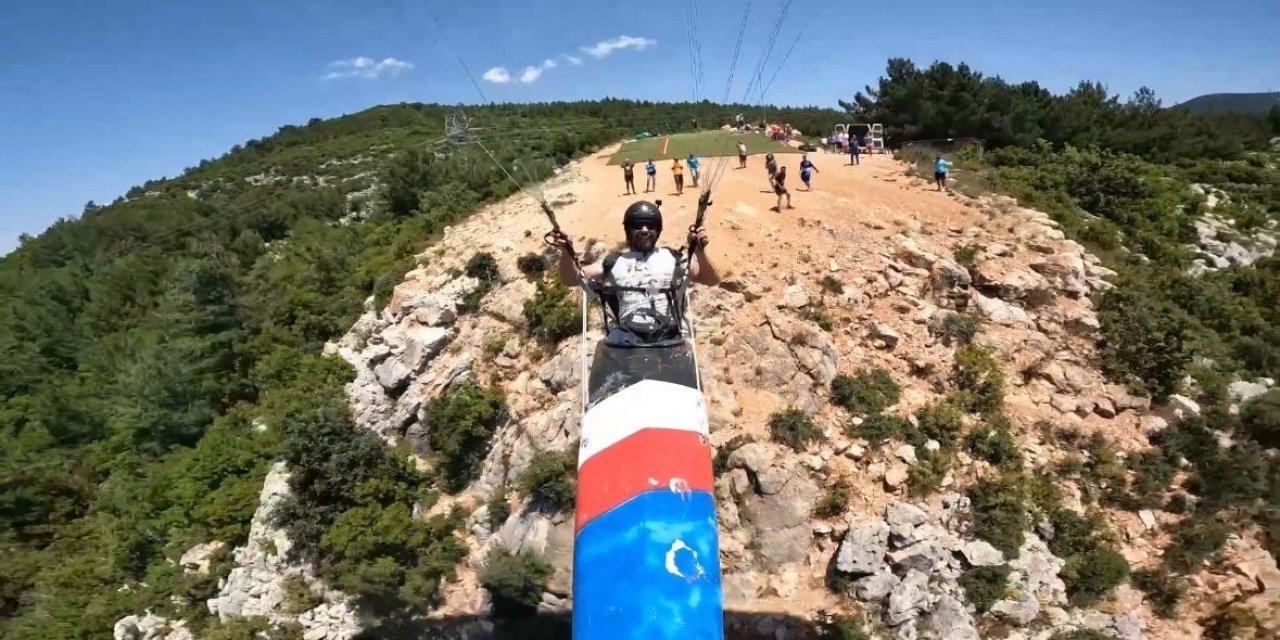 Kanoyla Yamaç Paraşütü Yaptı, Yolculuğa Denizde Devam Etti