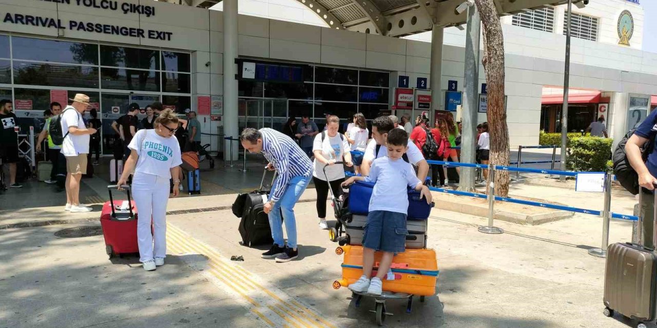 Antalya’nın Tatilcileri Havayolunu Tercih Etti