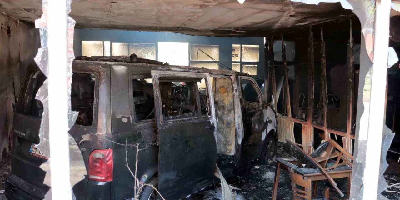 Galeride Yangın: 6 Araçta Maddi Hasar Var