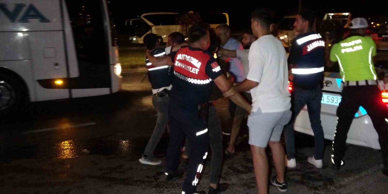 İki Aracın Hurdaya Döndüğü Kazada Alkollü Çıkan Diş Hekimine Meydan Dayağı