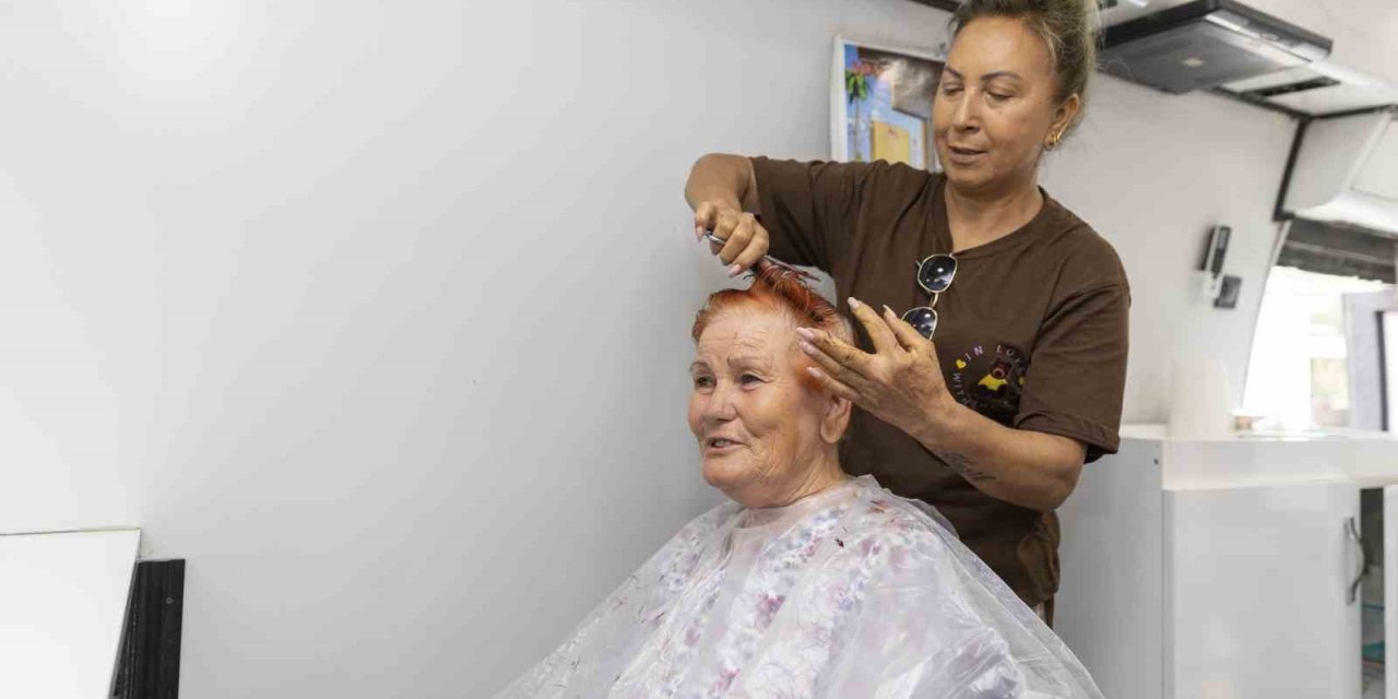 Mobil Kuaför Hizmeti Bayramda Da Yollarda