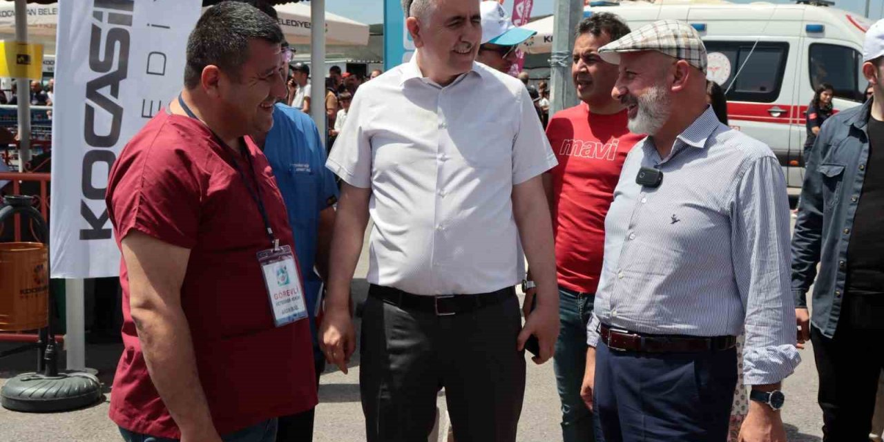 Çolakbayrakdar, Kurban Kesim Ve Satış Yerini Ziyaret Etti