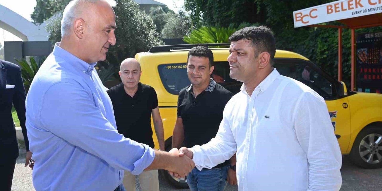 Bakan Ersoy, Turizm Bölgesi Belek’te Taksici Esnafıyla Bayramlaştı