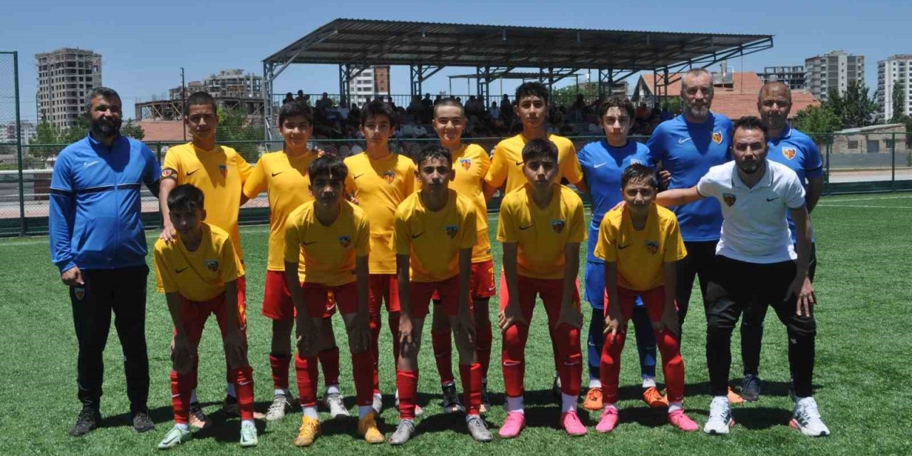 Arda Yiğit Oflaz Sezonu 32 Golle Tamamladı