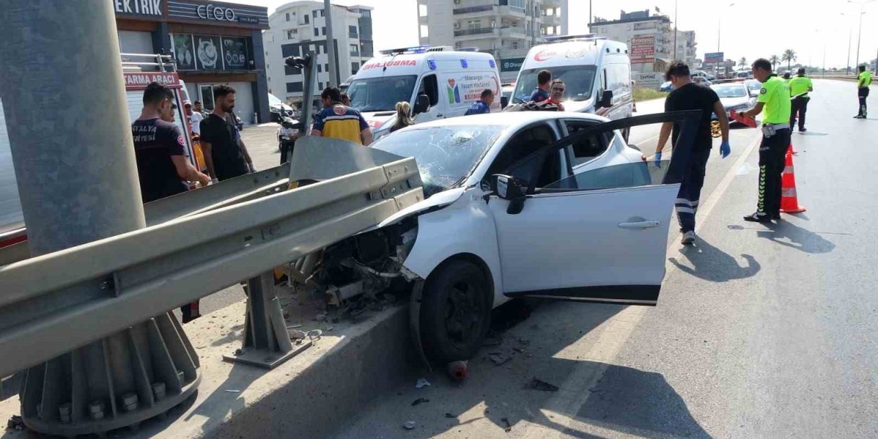 Otomobil Bariyere Ok Gibi Saplandı: 1 Ölü