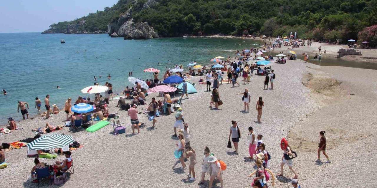 Olympos Ve Adrasan’da Bayram Tatilinde Günlük 6 Kamyon Çöp Toplanıyor