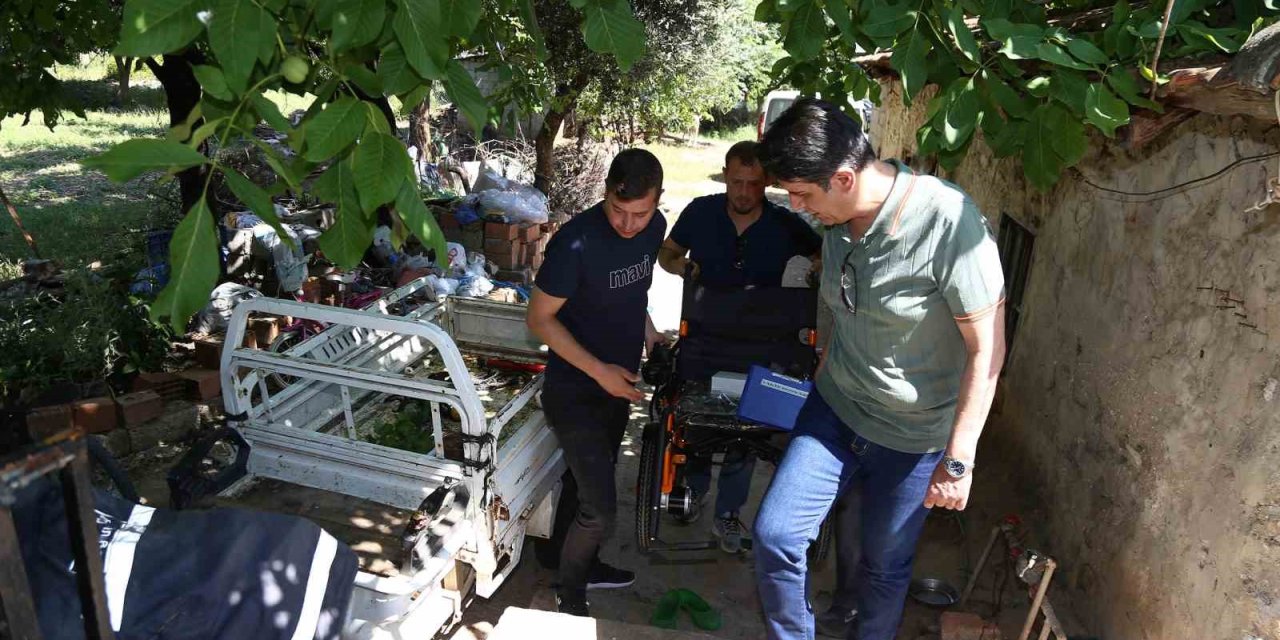 Başkan Genç’ten, Bedensel Engelli Bireye Anlamlı Hediye