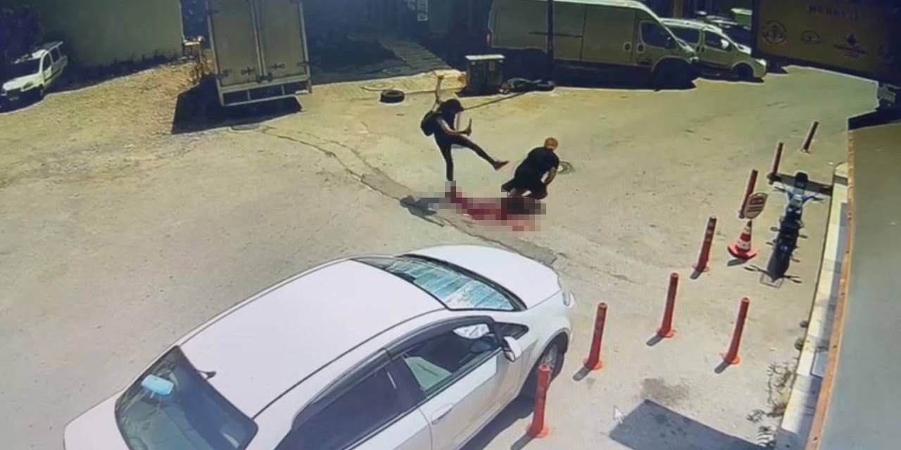 Arkadaşına Sokak Ortasında Dehşeti Yaşattı ,o Anlar Güvenlik Kameralarına Yansıdı