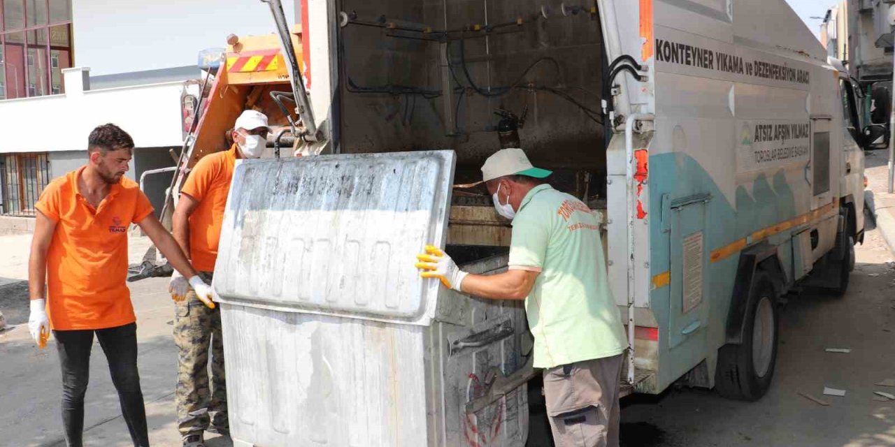 Toroslar’da Bayram Sonrası Çöp Konteynerleri Dezenfekte Edildi