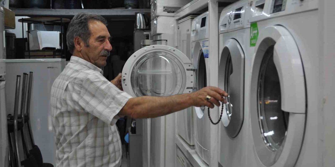 Mezun Öğrenciler Spotçuların Depoları Dolu Olunca Sosyal Medyaya Yöneldi