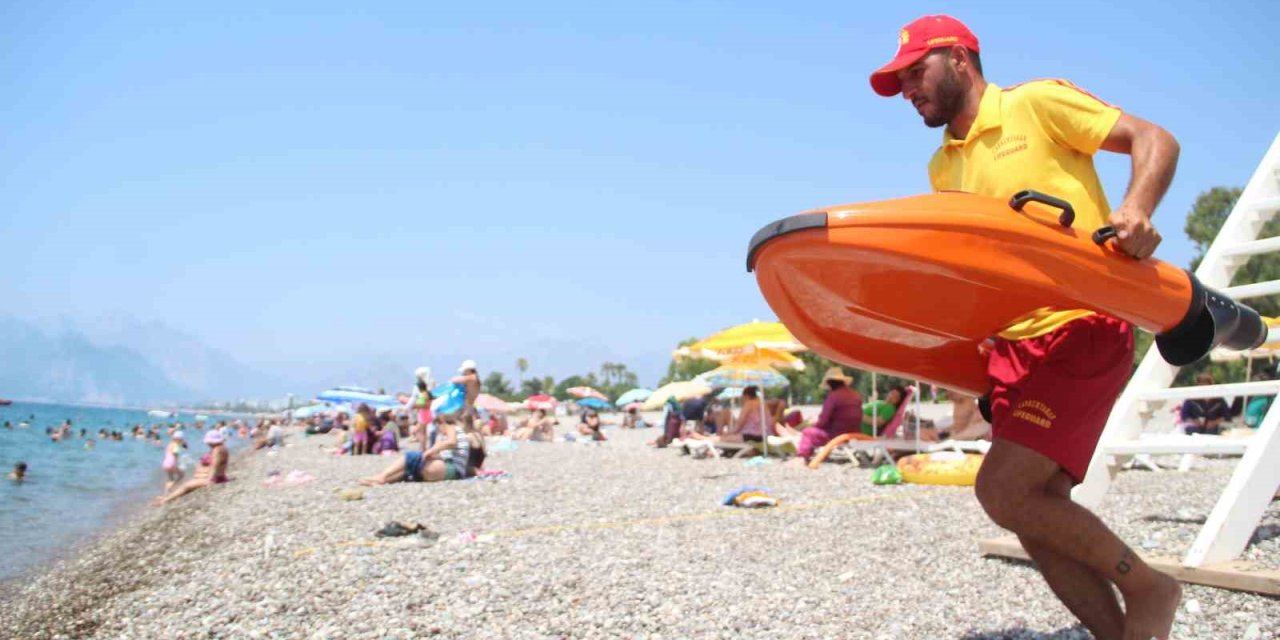 Antalya Plajlarında 3 Cankurtaran Robot Görev Başında