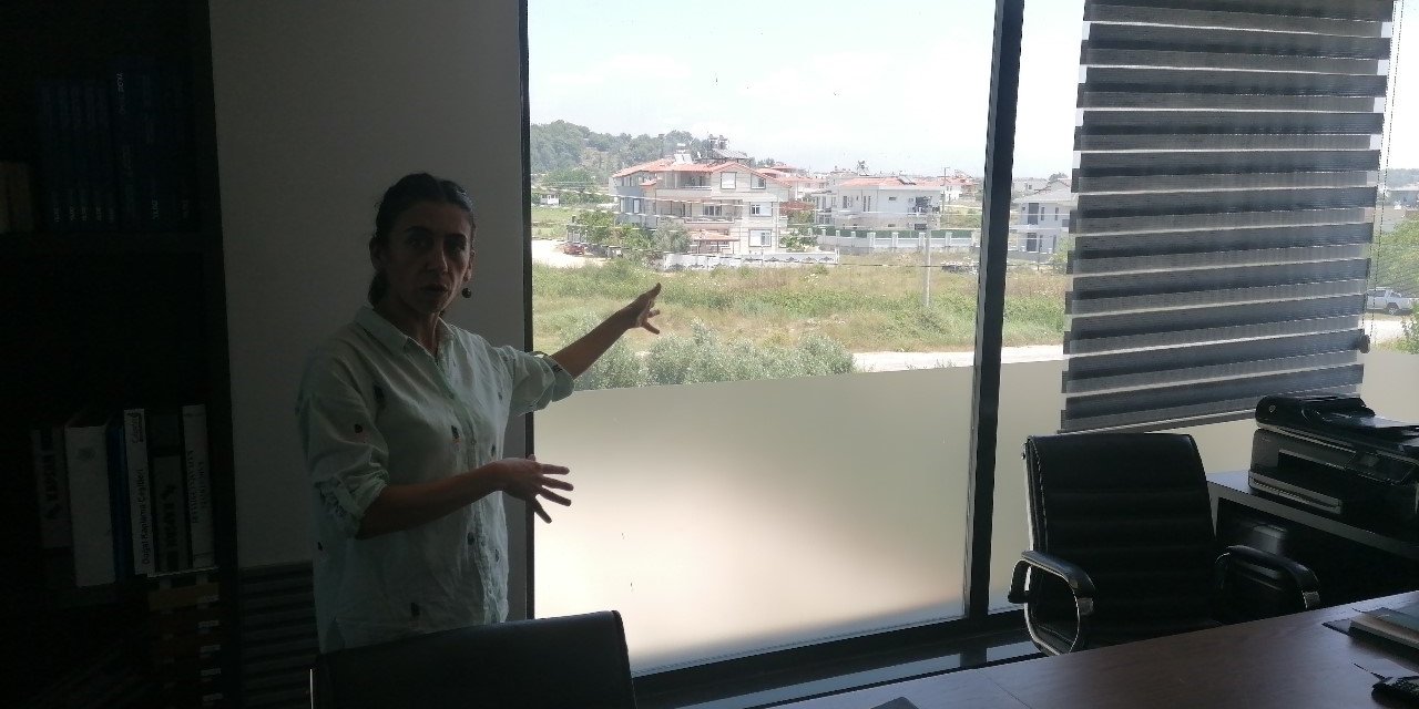 Sokaktaki Araçtan Açılan Ateş İş Yerinde Paniğe Neden Oldu