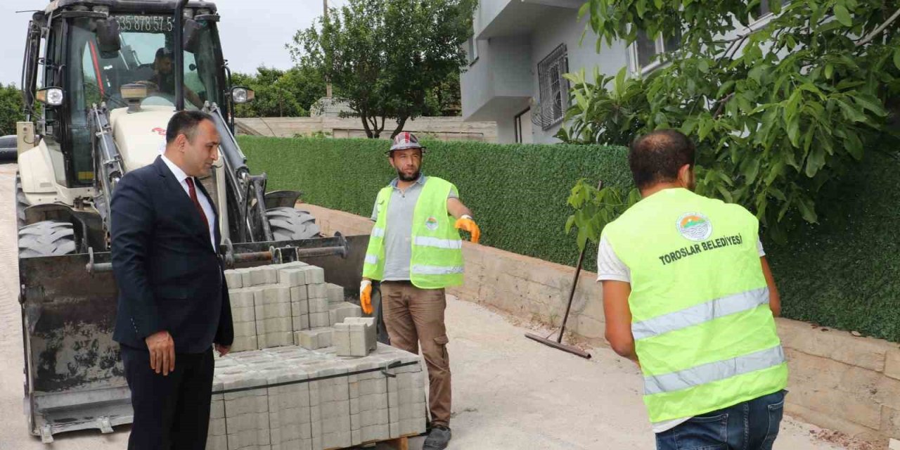 Toroslar’da Yol Ve Kaldırım Çalışmaları Devam Ediyor