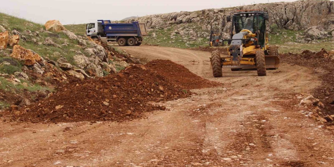 Büyükşehir Belediyesinden, Elmalı’da Yol Çalışması