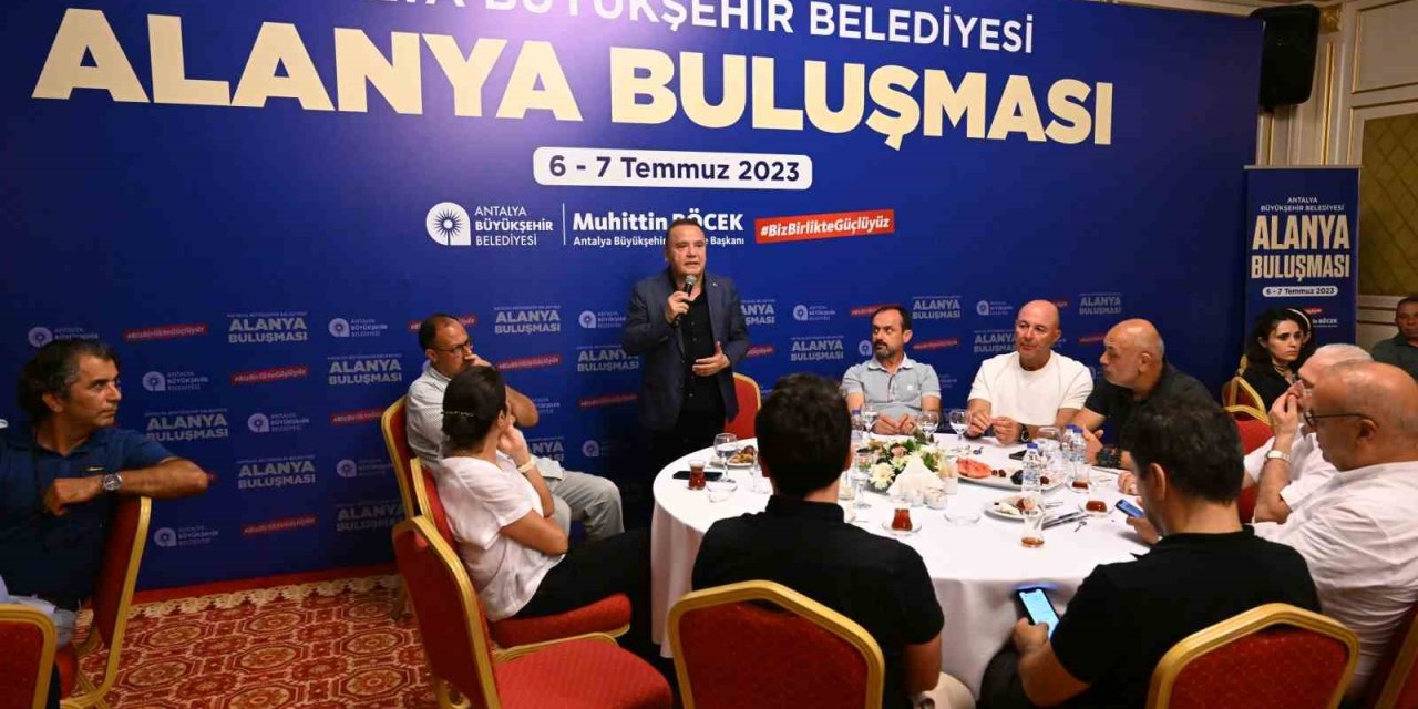 Başkan Böcek, Alanya’da Turizmcilerle Bir Araya Geldi