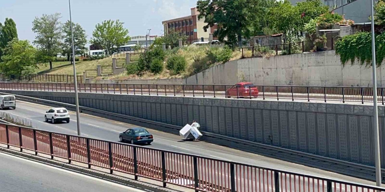 Kamyon Sürücüsünden Karayolunda Tehlikeli Hamle