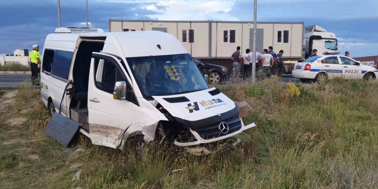 21 Kişinin Yaralandığı Kaza Kamerada