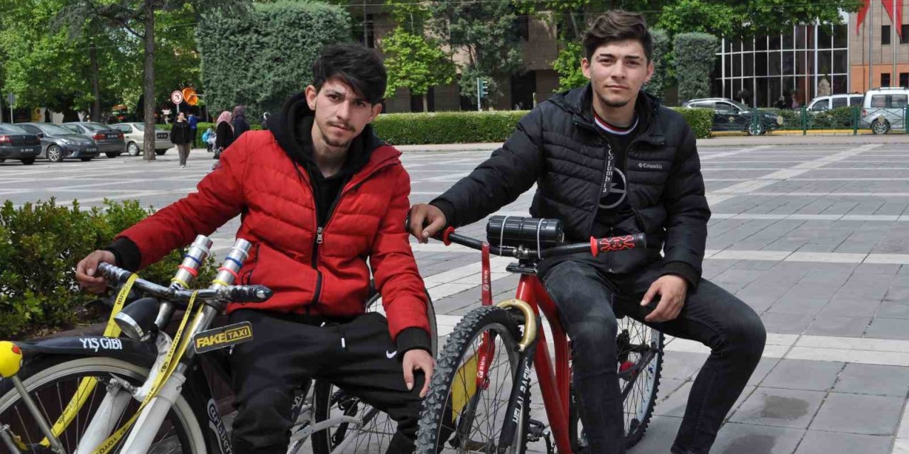 Modifiye Ettikleri Bisikletlere Gözleri Gibi Bakıyorlar