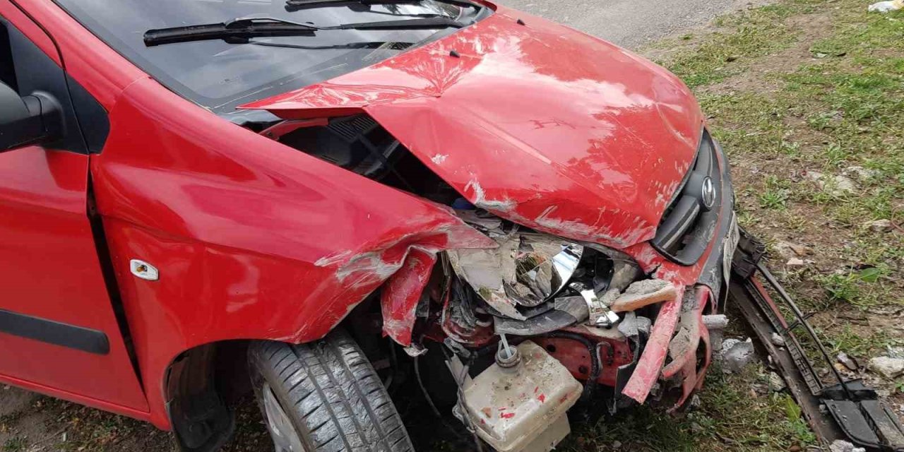 Kontrolden Çıkan Otomobil Duvara Çarptı: 1 Yaralı