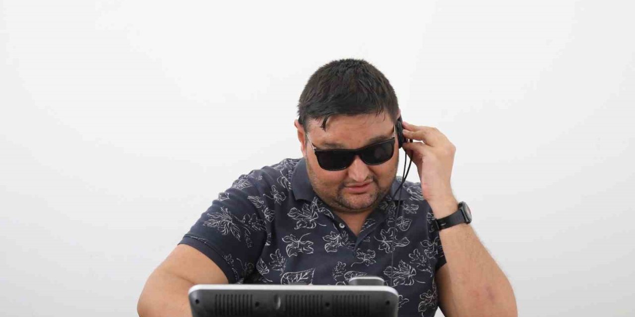 Çalıştığı Kurum Görme Engelli Samet’in Ailesi Gibi Oldu