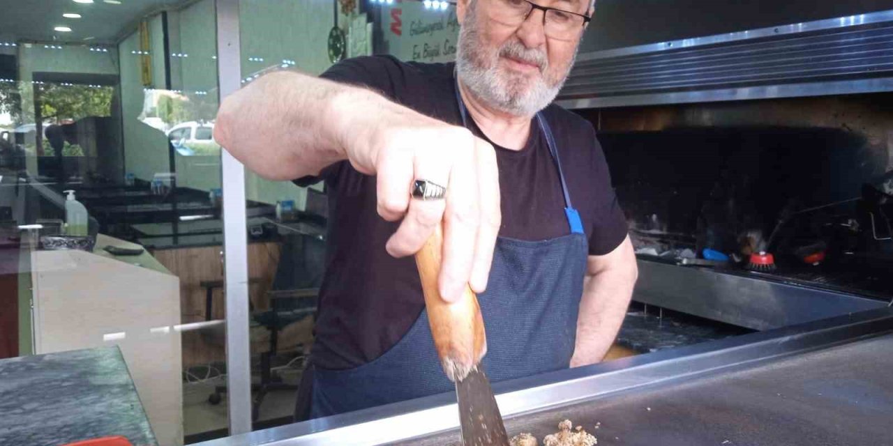 Esnaf, Piyasada Yeterli Kokoreç Olmamasından Yakınıyor