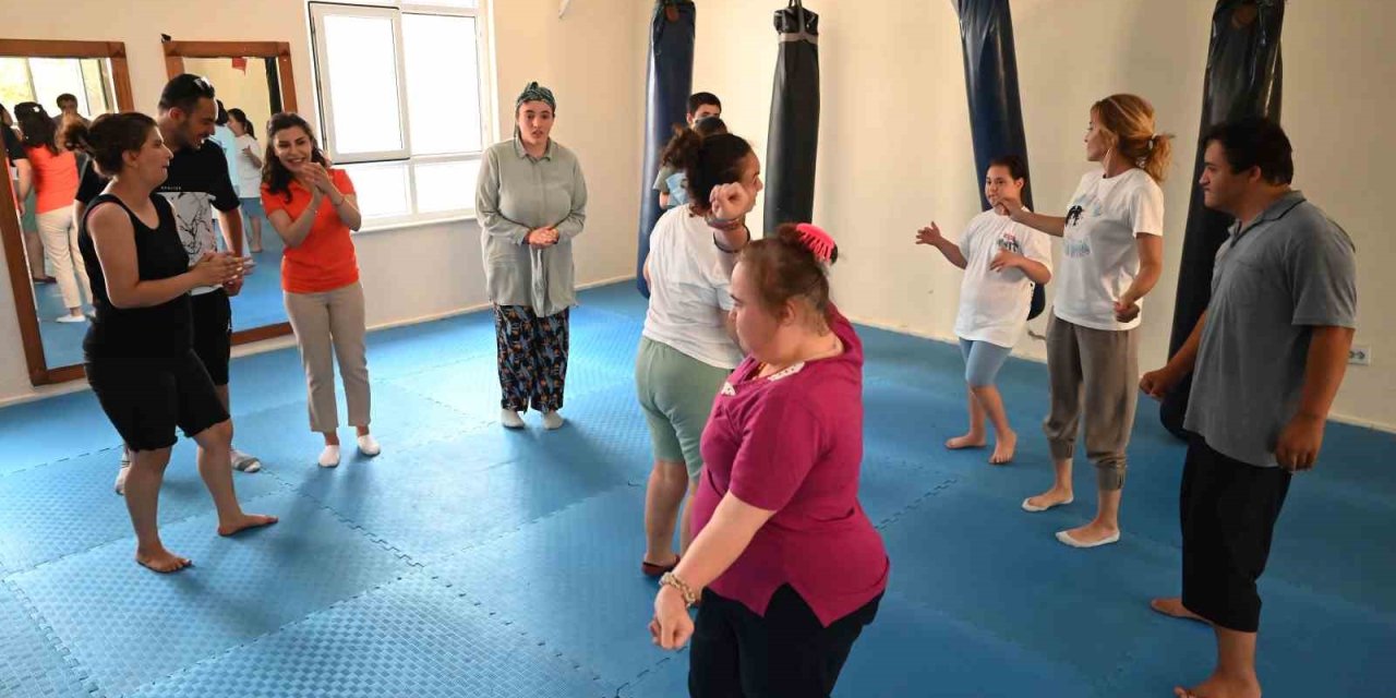 Engelli Bireyler Sosyal Hayata Adapte Oluyor