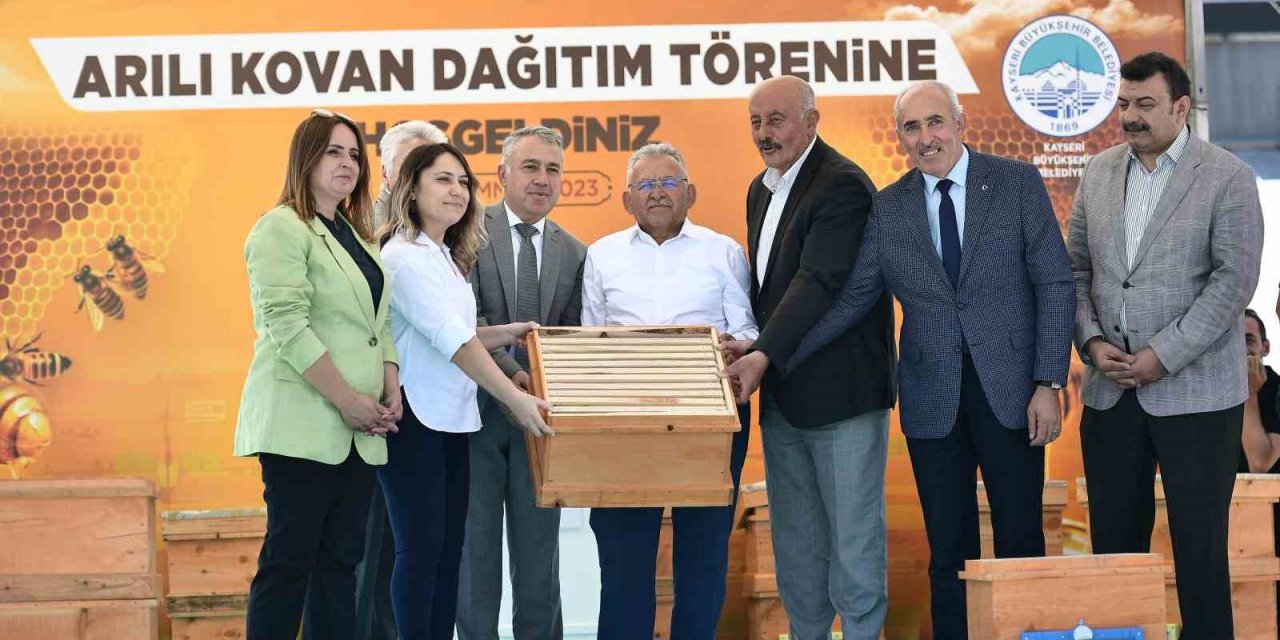 Başkan Büyükkılıç’tan 35’i Kadın 80 Üreticiye 2 Milyon 260 Bin Tl’lik Arılı Kovan Desteği