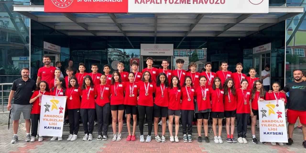 Kayserili Yüzücüler Finale Yükseldi