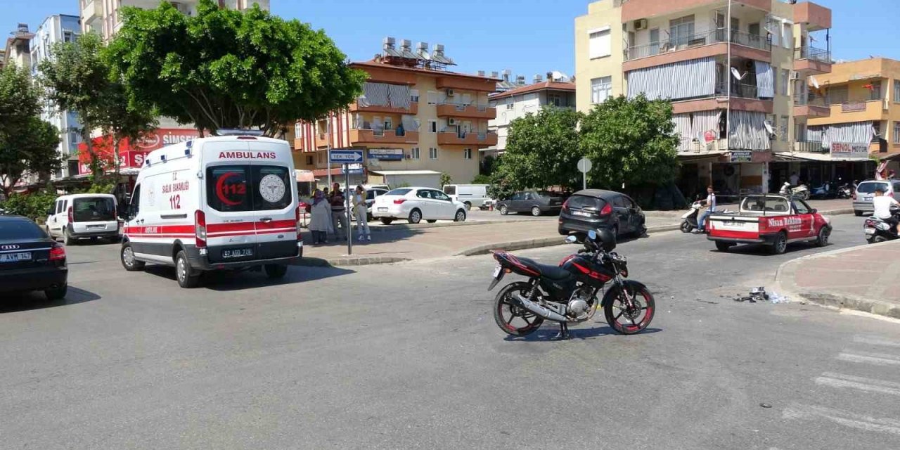 Aynı Yerde 1 Saat Arayla Meydan Gelen Kazalarda Motosiklet Sürücüleri Yaralandı