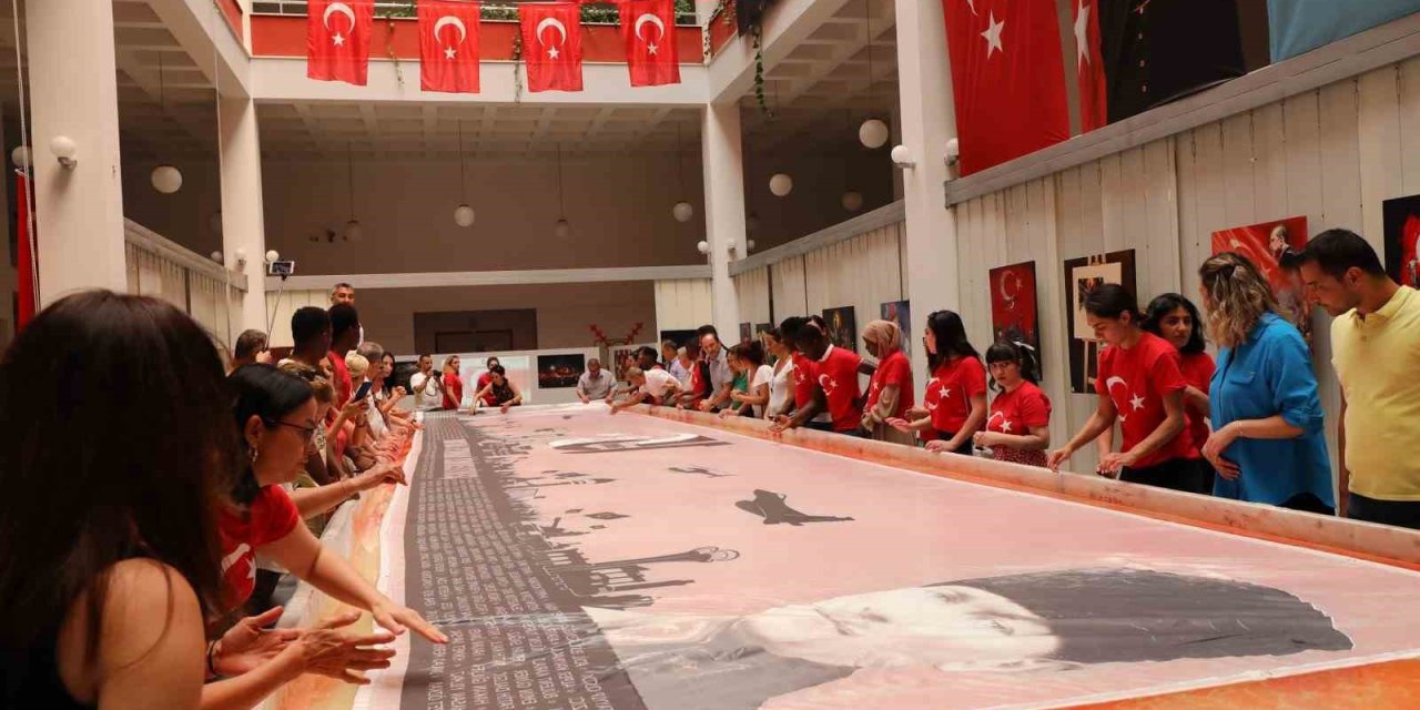 15 Temmuz 15 Metrelik Ebru Çalışması İle Anıldı