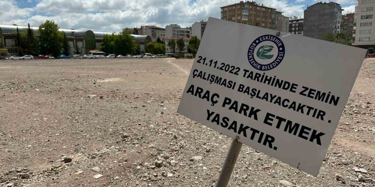 Yıkılan Pazar Yerinin Boş Kalması Çevre Esnafın İşlerini Düşürdü