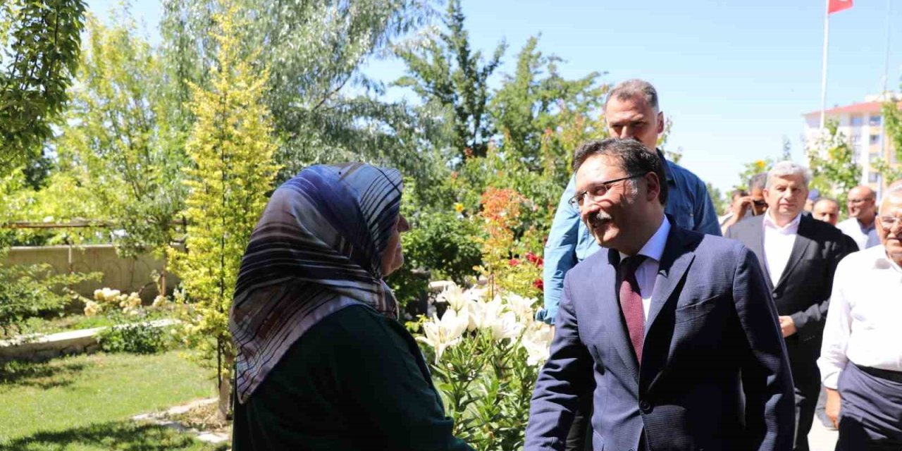 Protokolden 15 Temmuz Şehidinin Ailesine Ve Mezarına Ziyaret
