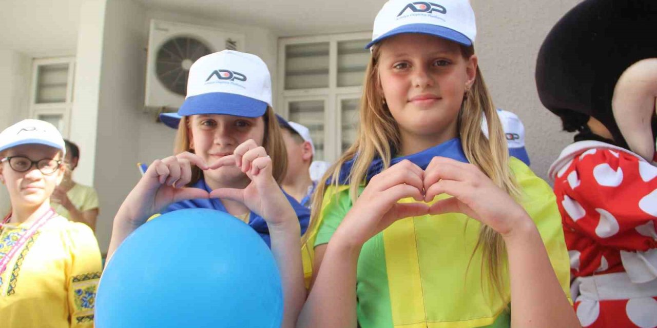 Ukraynalı  40 Yetim Çocuk Savaşın Yaralarını Antalya’da Saracak