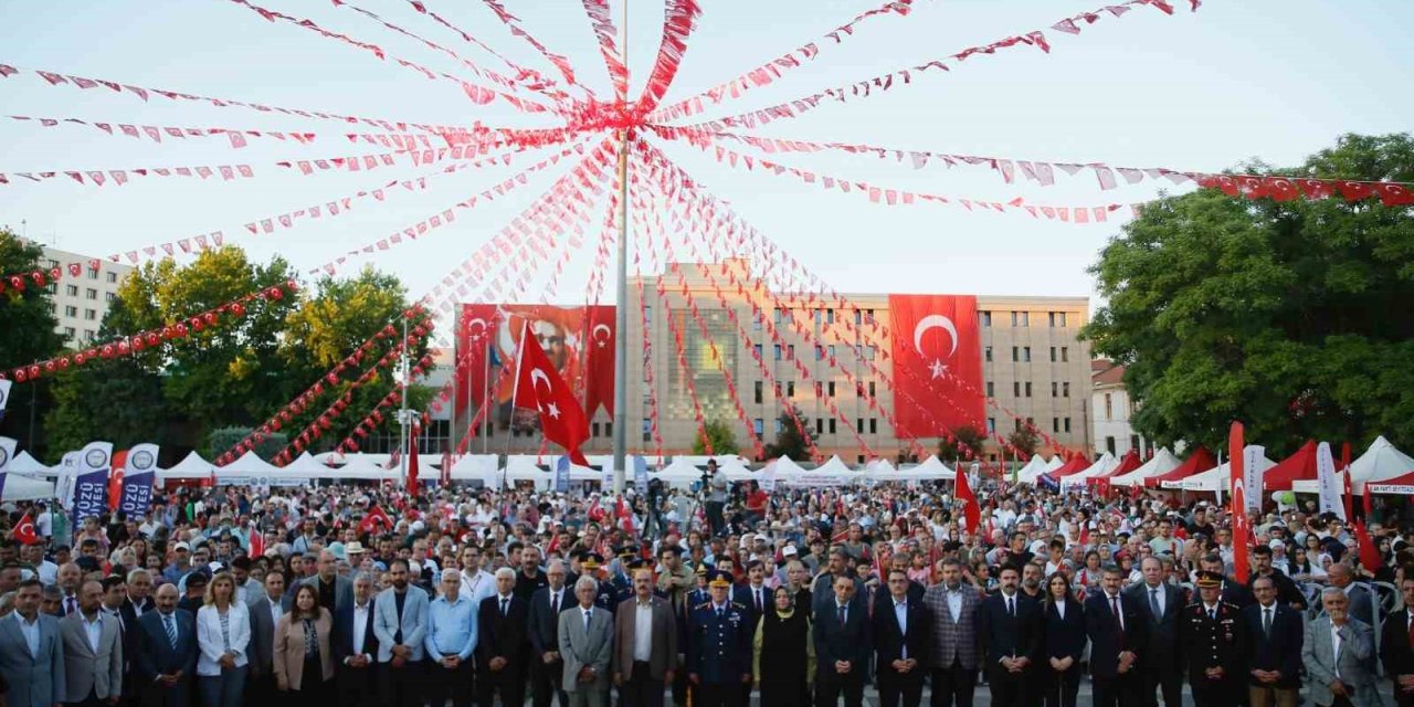 Eskişehir’de 15 Temmuz Anma Programı Yüzlerce Vatandaşın Katılımıyla Gerçekleştirildi