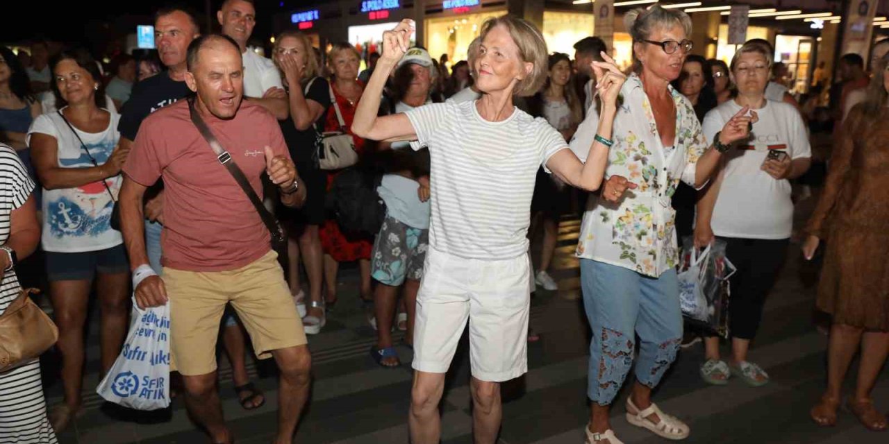 Antalya Büyükşehir Belediyesi’nin Yaz Etkinlikleri Sürüyor