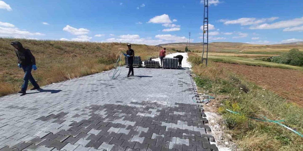 Bünyan’da Kilit Parke Yol Yapım Çalışmaları Devam Ediyor