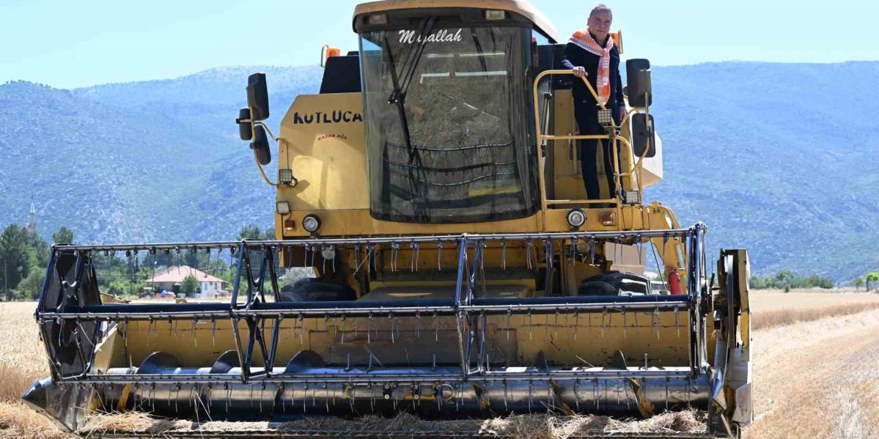 Büyükşehir’den 2 Bin 600 Dekara Buğday Ve Ayçiçeği Desteği